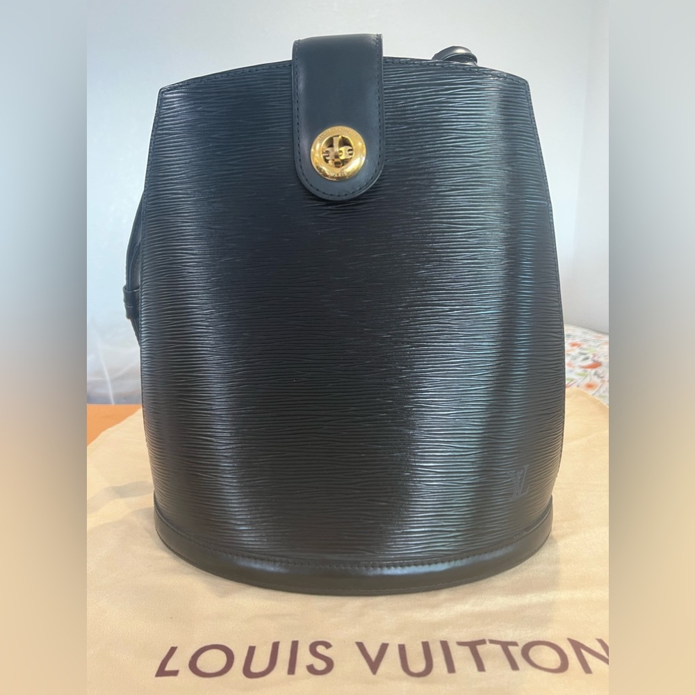 Authentic* Louis Vuitton Black Vintage Cluny Epi Leather Shoulder Bag.